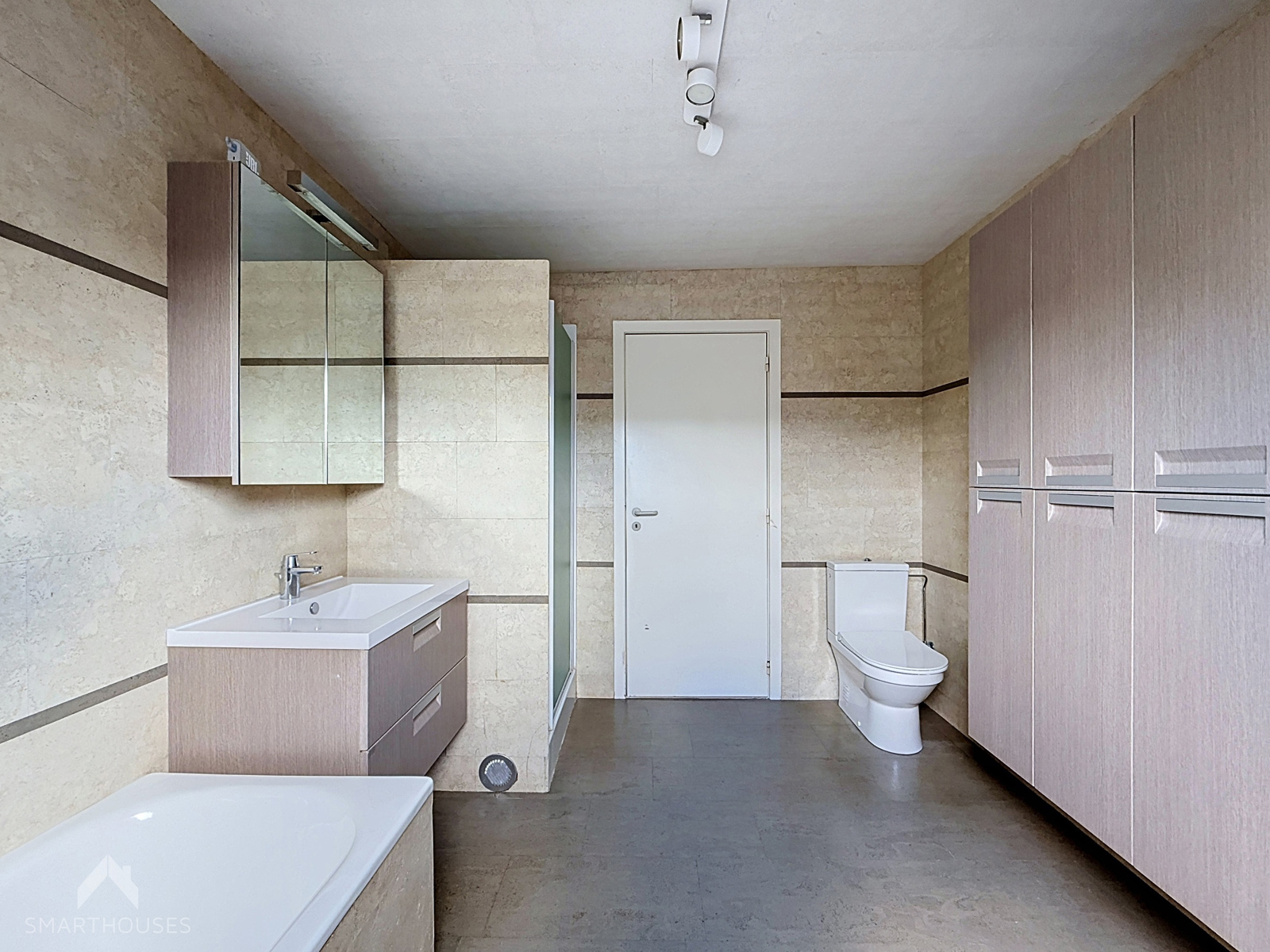 Vrijstaande woning met 4 slkrs, garage, carport en tuin - foto 4
