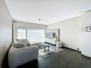 In de Evendijk te Knokke-Heist vinden we dit huis met 3 slaapkamers te koop. De woning werd in 2017 volledig gerenoveerd en is instapklaar. Naast de...