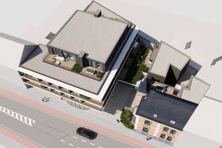 VALIMMAS verkoopt duplex-appartement A2.5 in het bijzonder stijlvol nieuwbouwproject "Res. Villa Maurice", een uniek staaltje architectuur waarin oud en nieuw harmonieus verenigd worden.    

Dit appartement op de tweede en derde verdieping (met lift) omvat een inkomhal, een toilet, een berging/wasplaats, een living met open ingerichte keuken, twee ruime zonneterrassen ± 24 + 7m² (ideaal georiënteerd naar het zuidwesten), een ruime overloop met bureelruimte, toilet en berging, drie slaapkamers, en een comfortabele badkamer. Gemeenschappelijke fietsenberging. Mogelijkheid tot aankoop van één of meerdere autostandplaatsen.    

Gelegen op wandelafstand van het centrum, het station, park Waalborre, sportcomplex, scholen, winkels... Het pittoresk en autovrij marktplein met haar gezellige terrasjes ligt op amper 5 minuten wandelen.    

Contacteer ons gerust vrijblijvend voor meer info: 02/452.59.25 - info@valimmas.be