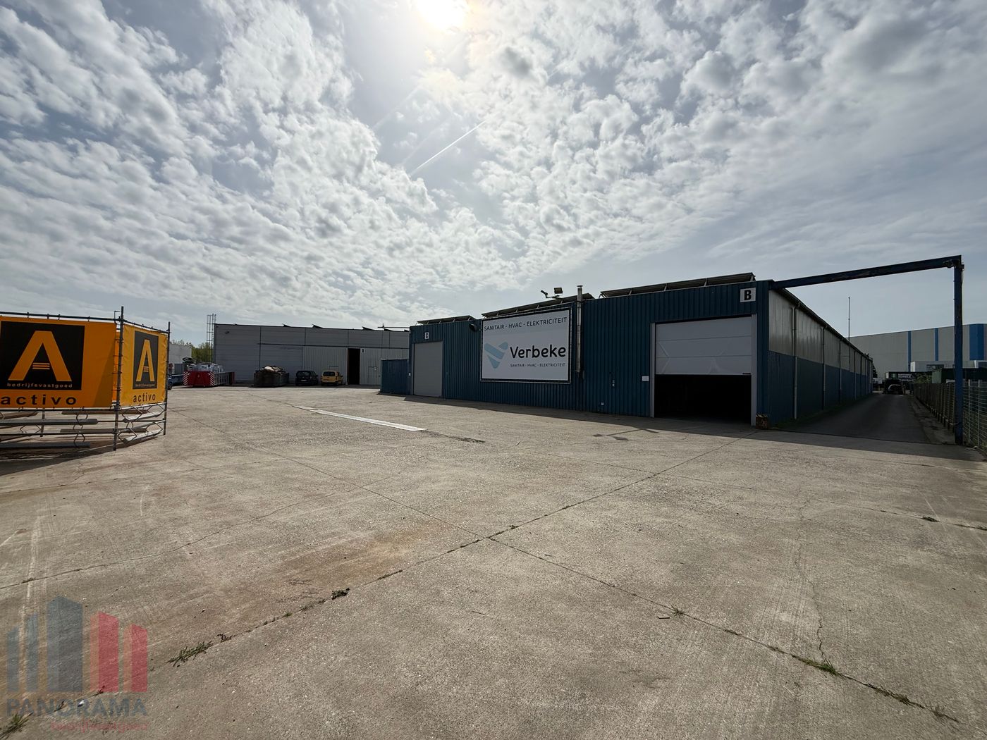 UITSTEKEND GELEGEN MAGAZIJN VAN 560 m² VLAKBIJ DE E17 - foto 1