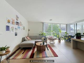 Appartement met 1 slaapkamer gelegen in het hartje van Kuurne op wandelafstand van supermarkt, winkels, school... <br />Het appartement beschikt over een zuidgericht terras en is volledig instapklaar.<br /><br />Indeling:<br />2°V.: inkomhal met apart toilet - volledig uitgeruste open keuken (dubbele spoelbak, combi oven/microgolf, koelkast met apart diepvriesvak , keramische kookplaat, dampkap en vaatwas) - berging met aansluiting voor een wasmachine - lichtrijke en ruime leefruimte - slaapkamer in tegelvloer met aansluitend de badkamer (lavabomeubel en douche) - terras.<br /><br />Algemeen: <br />- gemeenschappelijke kosten: €35/maand<br />- zonnig en ruim terras<br />- hartje Kuurne<br />- dichtbij invalswegen<br /><br />Vraag snel je bezoek aan via www.dewaele.com