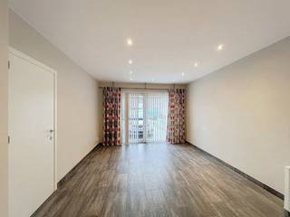 Bent u op zoek naar een instapklaar appartement op een toplocatie in Hemiksem? Dit charmante appartement in de Heiligstraat biedt de perfecte...