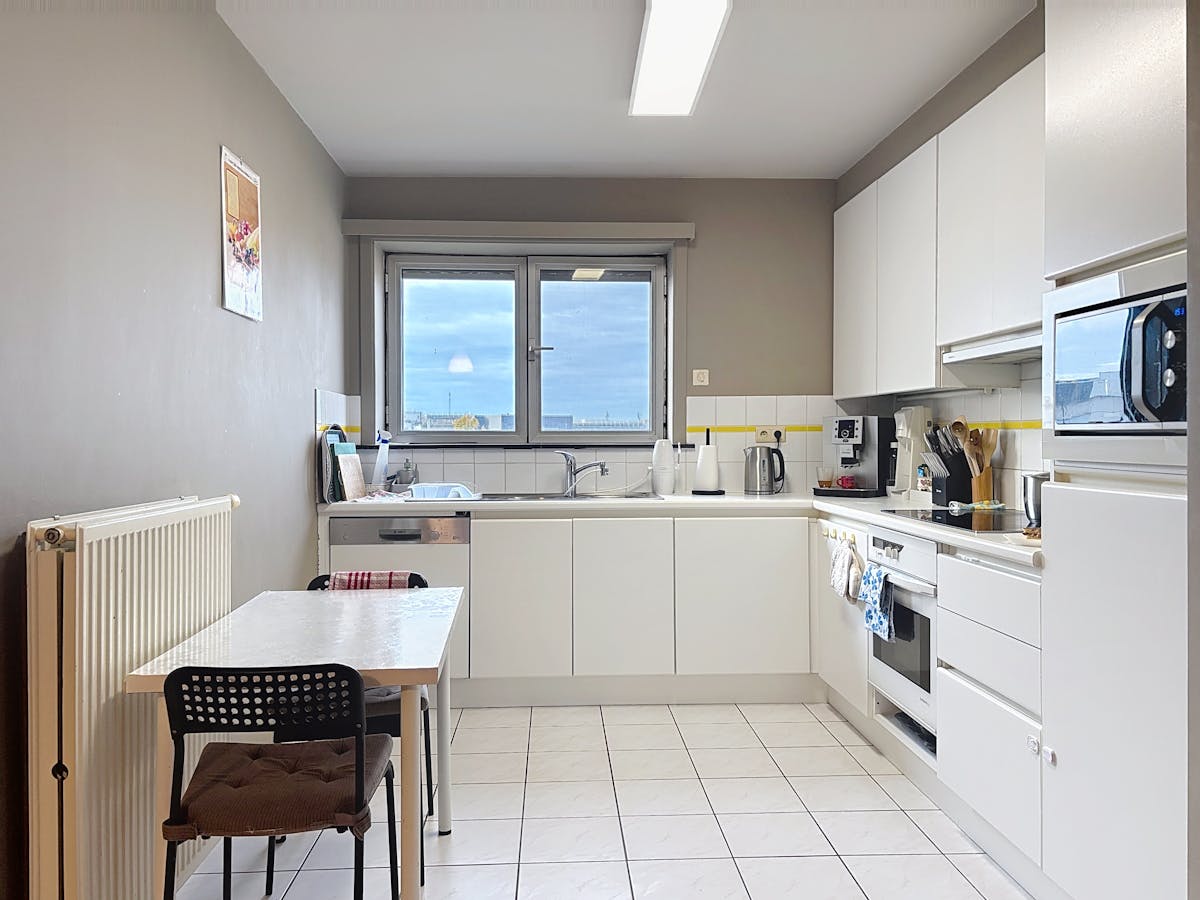 Appartement spacieux, prêt à emménager, près du centre de Roeselare. - photo 4