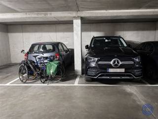 Informations sur le parkingLa place de parking est située au sous-sol d'un complexe d'appartements moderne (construit en 2006), situé dans un...