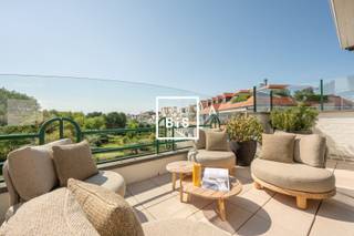 Volledig gerenoveerd hoekappartement in een prestigieuze residentie in het hart van het Zoute, gelegen in het exclusieve domein "Tennis Gardens" –...