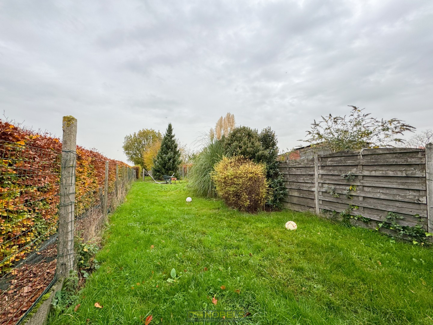 Te koop, Te moderniseren gezinswoning met diepe tuin en garage te Welden! - photo 3