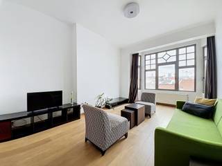Tel: 0456 74 10 88 / E-mail: afonso.vpm@weinvest.be<br /><br />We Invest biedt u exclusief dit prachtige gemeubelde appartement aan, ideaal gelegen vlak bij het Sint-Katelijneplein en alle voorzieningen (winkels, parken en openbaar vervoer).<br /><br />Het appartement bevindt zich op de 4e verdieping van een gebouw met lift en is als volgt ingedeeld: een lichtrijke leefruimte, een volledig uitgeruste keuken met keukengerei, en een slaapkamer van 15 m² met directe toegang tot een douchekamer met toilet.<br /><br />Vlotte verbinding naar de Europese wijk en de NAVO. Het openbaar vervoer (trein, tram, metro en bus) bevindt zich op wandelafstand, met een rechtstreekse metroverbinding naar de universitaire ziekenhuizen Erasmus en Sint-Luc via metrolijnen 1 en 5 die halte Sint-Katelijne bedienen.<br /><br />Huurprijs: 1 100 €<br />Lasten: €120 (onderhoud van de gemeenschappelijke delen, privatieve verwarming en warm/koud water)<br /><br />EPC: E<br /><br />Onmiddellijk beschikbaar! Minimale huurduur: 2 jaar!<br /><br />Plan snel uw bezoek!<br />Ontdek ook onze andere exclusieve panden op www.weinvest.be.