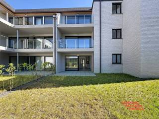 Dit nieuwbouwappartement in Residentie Weylerhof combineert het beste van beide werelden: wonen in het hart van Brugge met de rust van een...