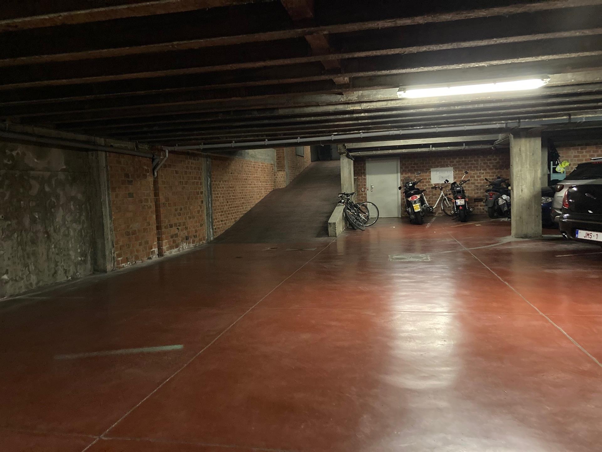 Garage for rent in Schaerbeek - photo 3
