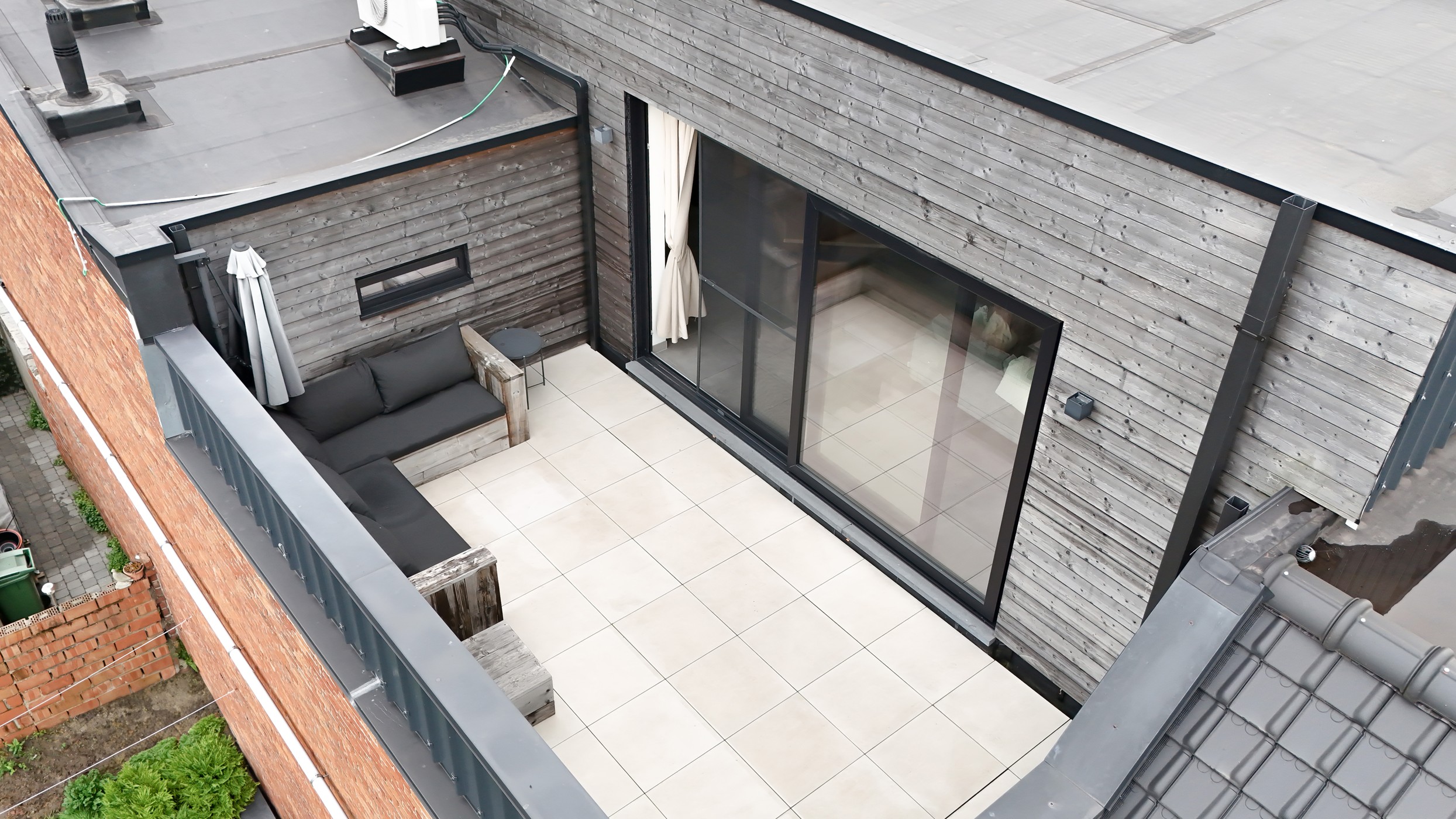 Instapklare woning met uitzonderlijke garage van 100 m² - foto 5