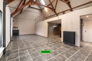 In het centrum van Wielsbeke vinden we dit te renoveren appartement terug met een bewoonbare oppervlakte van maar liefst 114 m². Alle...