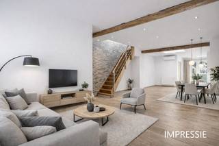 Deze woning is gunstig gelegen nabij openbaar vervoer en het centrum van Lier.De inkom brengt ons naar de gezellige en lichtrijke leefruimte. De...