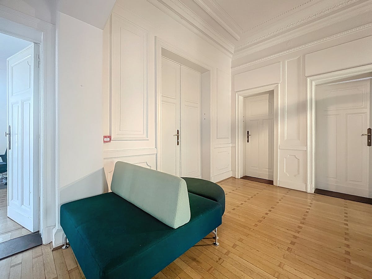 Karaktervol kantoor (170 m²) op 3e verdieping in statig herenhuis Brussel - foto 4