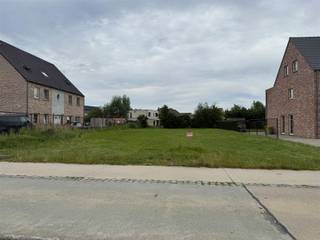 <p>Dit mooie stuk grond (lot 17) is gelegen in een verkaveling aan de Hulshoutsesteenweg. Na het verkrijgen van een omgevingsvergunning kan u hier een open bebouwing op realiseren. Contacteer ons vrijblijven voor meer info en de bouwvoorschriften. </p>