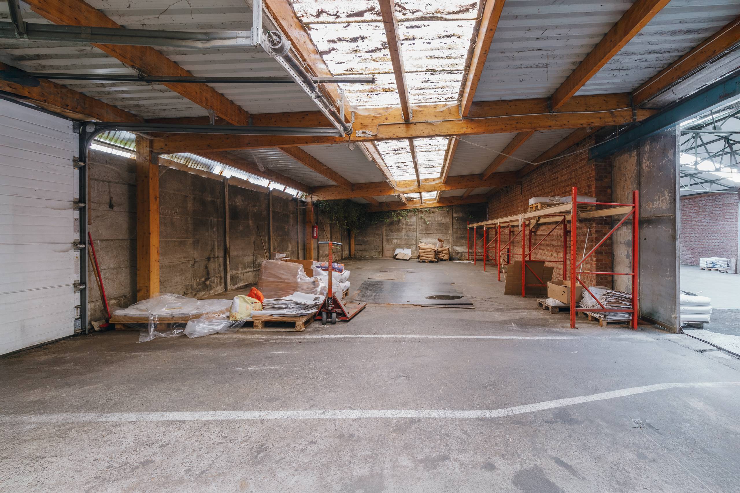 Magazijn met bijhorend woonuitbreidingsgebied - foto 5