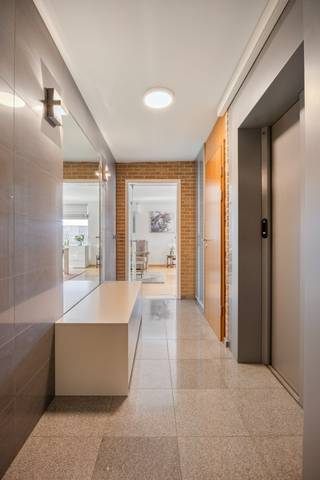 Deze unieke penthouse is gelegen in Korbeek-Lo. Het appartement bevindt zich op de 3de en bovenste verdieping van een kleinschalig...