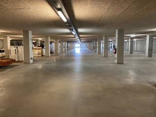 Uitzonderlijk industrieel gebouw (BJ 2012) te koop in de Haven van Brussel, vlak bij het centrum en met vlotte verbinding naar R0 en A12. Het pand combineert ± 6.545 m² opslagruimte (H: 10 m), ± 6.779 m² ondergrondse opslag-/parkeerruimte en ± 2.700 m² kantoren op 3 niveaus, op een perceel van ± 9.453 m². Duurzaam, energiezuinig en zeer goed onderhouden.<br /><br />Voor meer info, aarzel niet ons te contacteren.