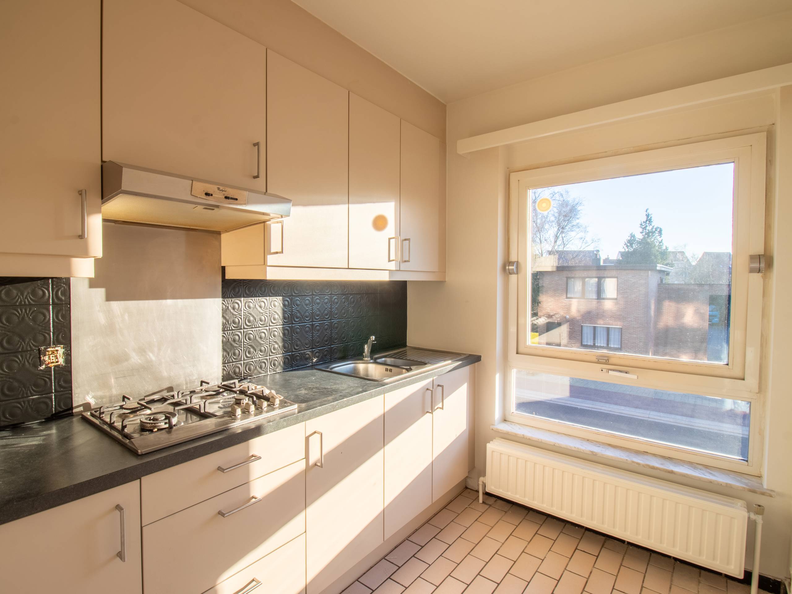 Ruim 2 slaapkamer appartement met garage en zicht op water - foto 5