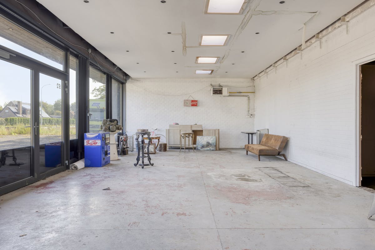 House with offices and warehouse in Adegem (Maldegem) - photo 4