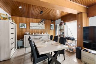 Deze woning werd opgetrokken in 1957 maar heeft in tussentijd al enkele aanpassingen gekend. De bewoonbare oppervlakte bedraagt 126m², exclusief...