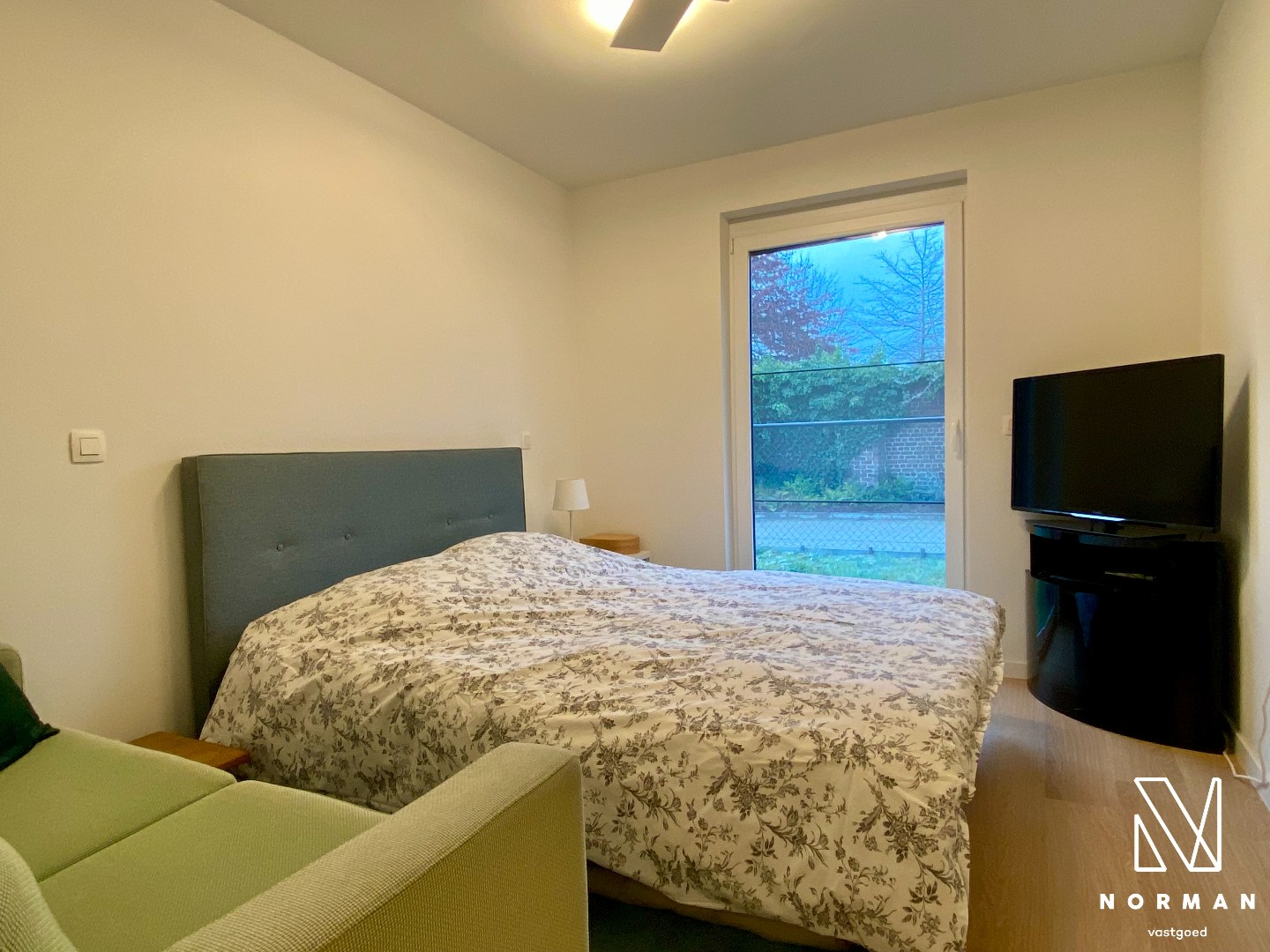 Gelijkvloers appartement in centrum Zwevegem met 2 slaapkamers en voor-en achtertuin - foto 5