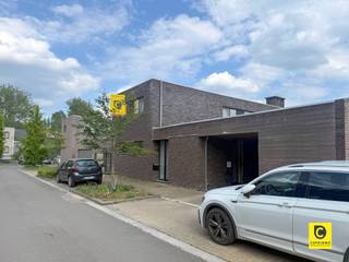 Deze prachtige,  recente woning in Niel is een perfect voorbeeld van moderne architectuur gecombineerd met optimaal comfort en stijl. Met...