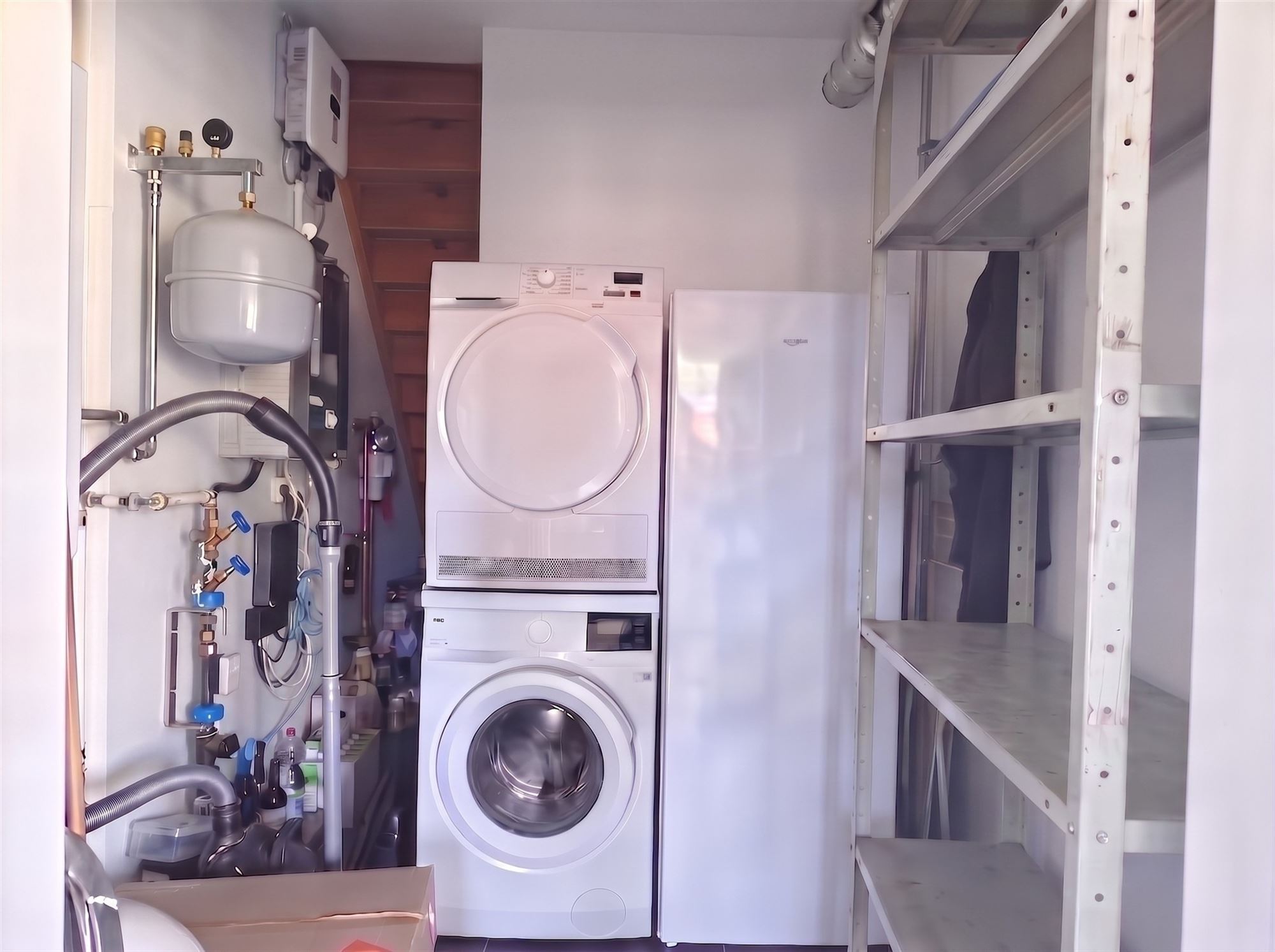 recent woonhuis met 3 slaapkamers, grote hobbykamer, cosy tuintje met berging en oprit/parkeermogelijkheid - foto 5