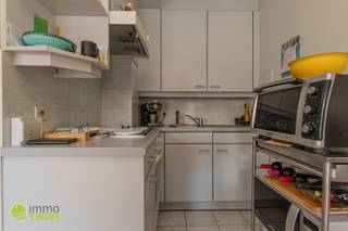 Ruim duplex appartement met terras te Bredene Dit appartement maakt deel uit van de rustige residentie De Waterlijn. De eigendom is centraal, maar...