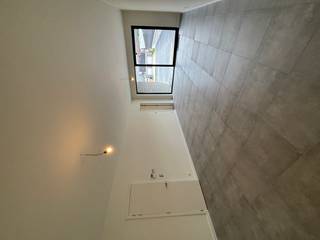 <p>Gelijkvloers nieuwbouwappartement in het centrum te Lommel:</p><ul><li>2 slaapkamers</li><li>Energiezuinig (EPC A)</li><li>Zeer grote tuin met terras</li><li>Zonnepanelen aanwezig</li><li>Ondergrondse autostaanplaats + private kelderberging</li><li>Vloerverwarming met koelsysteem</li><li>Huurprijs van €1.195,- per maand (inclusief gemeenschappelijke lasten)</li><li>Beschikbaar vanaf 01/01/2027</li></ul>