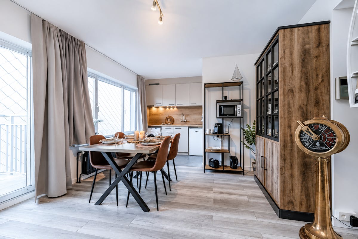 Ruime gerenoveerde studio met terras vlakbij de Zeedijk - foto 5