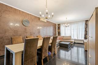 In de rustige en gegeerde Vogeltjeswijk bevindt zich dit ruime gebouw met tal van mogelijkheden. Het pand combineert comfortabel wonen met een...