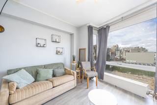 Residentie ALBERT I: op de 3de verdieping met zijdelings zeezicht, gezellig en lichtrijk appartement, bestaande uit : woonkamer met zetelbed...
