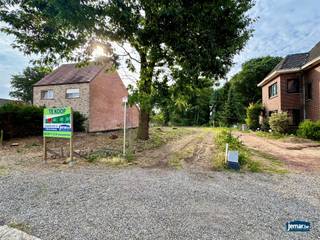 Ontdek de perfecte bouwgrond voor jouw droomhuis.Centraal, maar toch rustig gelegen nabij alle benodigde voorzieningen!Een ideale ligging voor een...