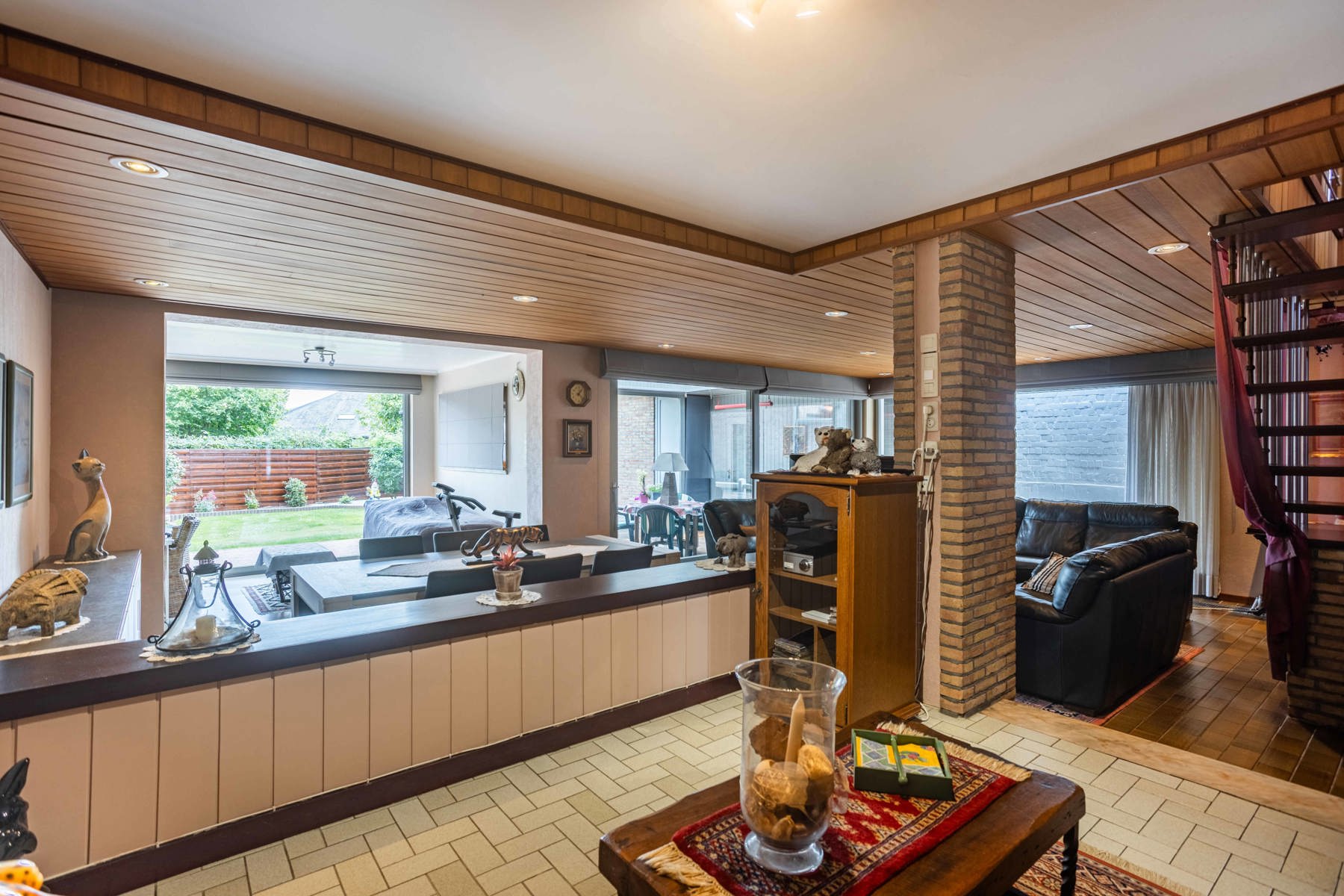 HOB met ruime garage gelegen in een rustige woonwijk - foto 3