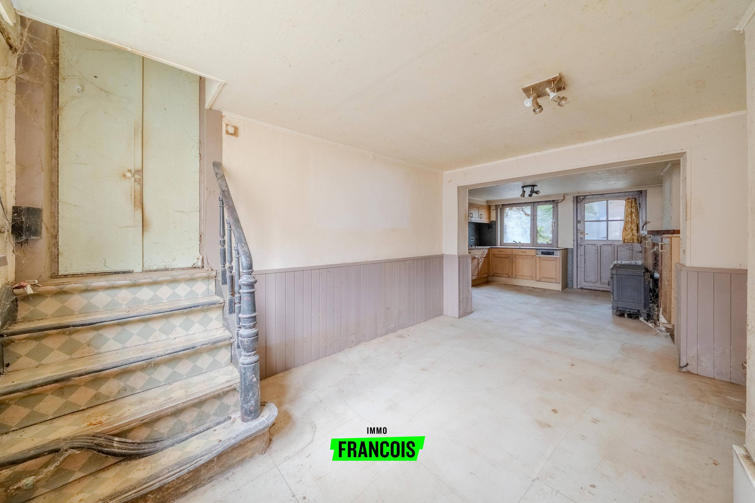 Te renoveren stadwoning met koer in hartje Ieper - foto 4