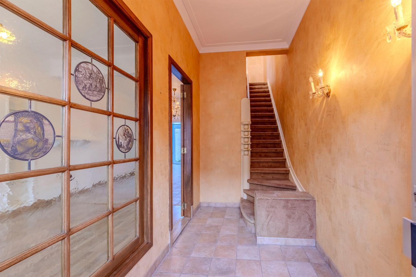 Te renoveren woning met 2 slpks en tuintje - foto 2