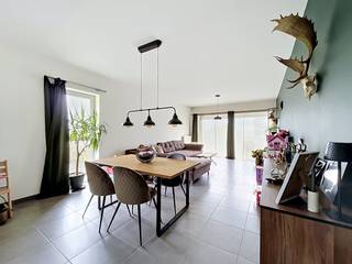 Central and quiet location in the center of Aalter. Shops, restaurants, schools, etc... are within walking distance. In addition, the proximity to...