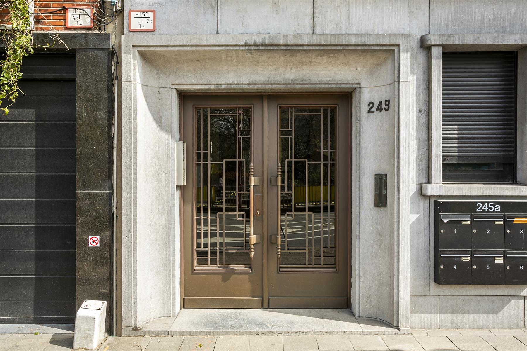 Luxueus afgewerkt appartement op zeer centrale ligging. - foto 2