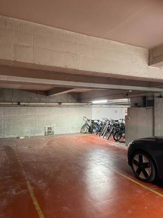 overdekte parkeerplaats, in open ruimte