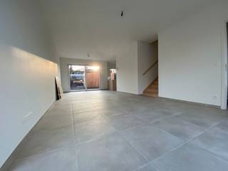 Energiezuinige nieuwbouwwoning met 3 slaapkamers, tuin, tuinberging, carport en autostaanplaats. Beschikbaar: onmiddellijk.Ligging: centraal gelegen...