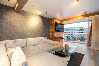 Dit instapklare, volledig gerenoveerde appartement (88 m² volgens EPC) is tot in detail afgewerkt. De moderne, volledig uitgeruste keuken vormt...