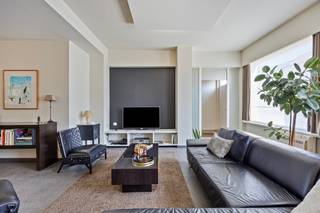 Welkom in deze charmante gerenoveerde ruime gezinswoning in hartje Astene . De woning is net en goed onderhouden. Een extra troef is de...