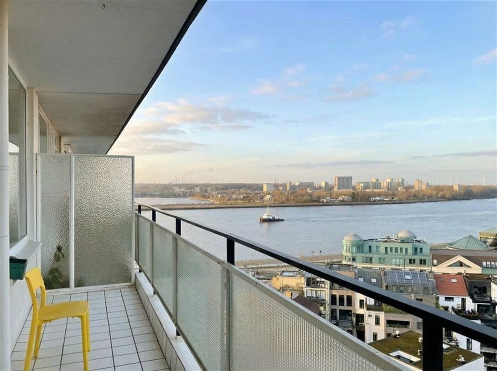 Gemeubeld hoekappartement (12e verdieping) met 3 slaapkamers - foto 2