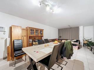 Wij bieden hier een mooi en gezellig appartement te huur aan in Waregem. Met een oppervlakte van 80 m2, 2 slaapkamers en een volledig...