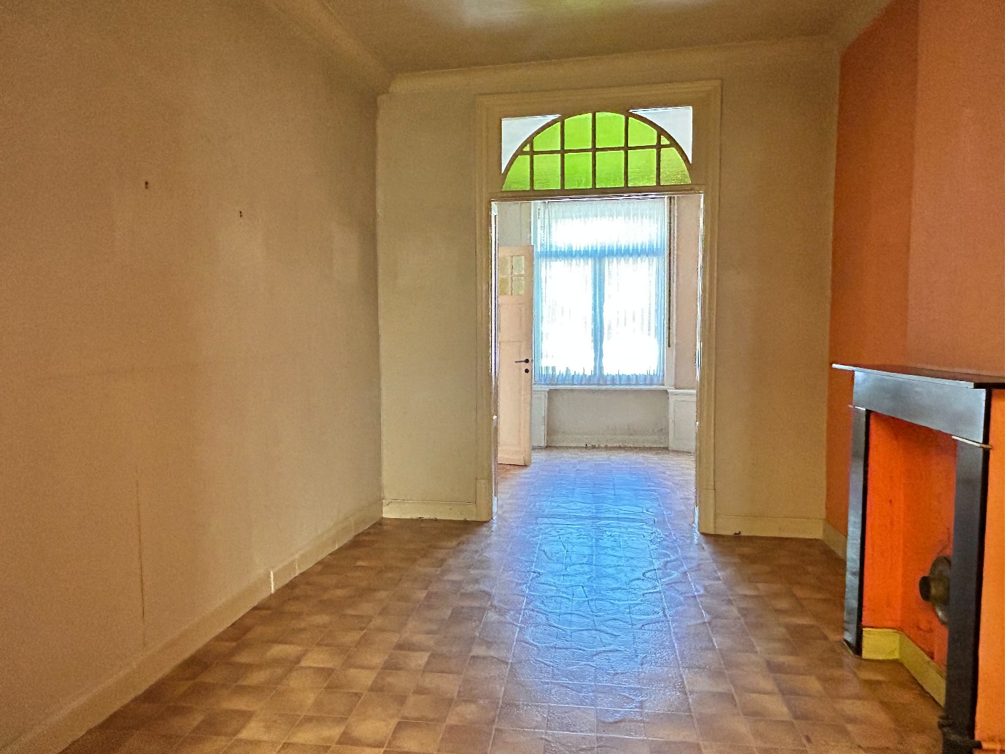 Stadswoning met 3 slaapkamers en koer - foto 4