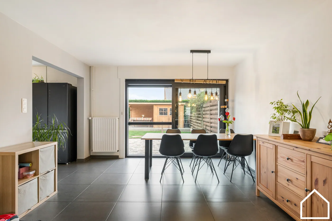 Ruime en energiezuinige gezinswoning met 4 slaapkamers, garage en tuin - foto 4