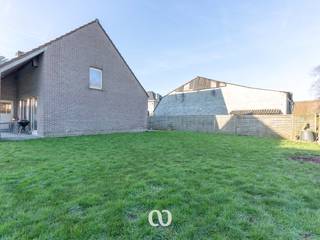 In een rustige woonomgeving ontmoet u deze instapklare open bebouwing te Ouwegem. De eigendom is ingeplant op een perceel van 755m².Enkele...