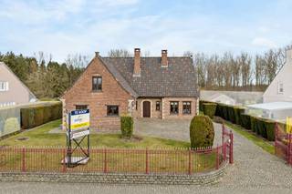Graag bieden wij u deze zeer solide en goed onderhouden villa aan, gelegen in het centrum van Herne en achteraan grenzend aan natuurgebied. Op...