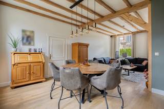 Karaktervolle woning op toplocatie in het dorpscentrum van het grensdorp Meerle. De woning werd in de voorbije jaren volledig gerenoveerd...