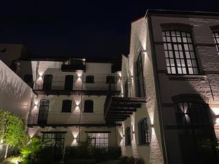 Luxe duplex in hartje Turnhout in beveiligde en rustige cluster Oud Hemdenfabriek Vita. Open keuken met ruime living. Terras voor en achterkant appartement. Badkamer met ligbad en ruimte voor een beperkt kantoortje. <br />Beschikbaar vanaf 01JUL2026.